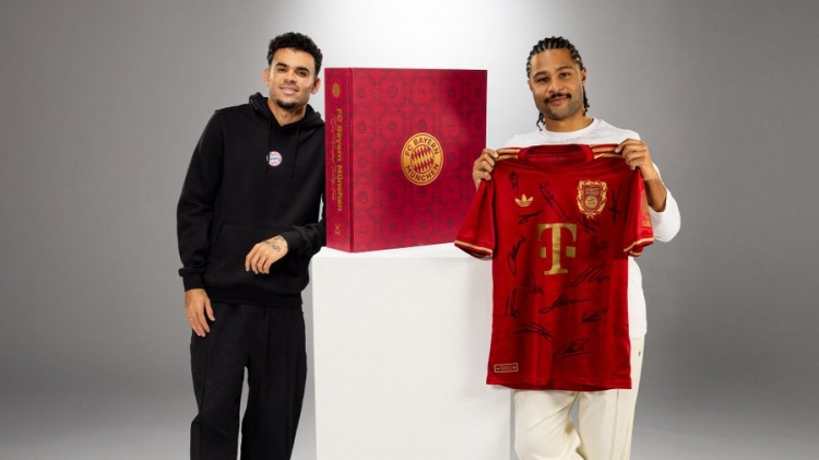 拜仁推出125周年豪华纪念书附送签名球衣，售价12500欧