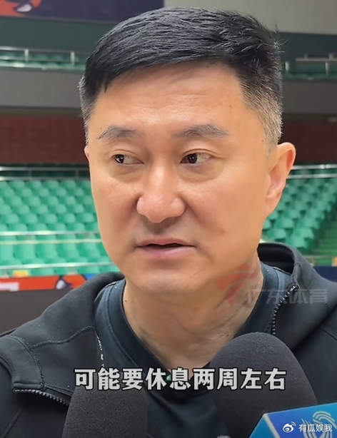 华体会棋牌中心-有伤在身!球迷偶遇广东外援萨姆纳 腿部佩戴护具 仍住宏远酒店|广东宏远|广东省|康复|赛季|杜锋_新浪体育_新浪新闻