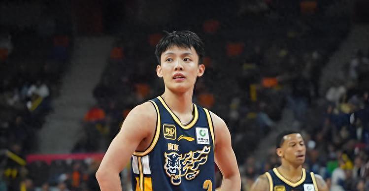 华体会棋牌-CBA疯狂一夜!积分榜乱了:上海男篮险胜,广东升第3,黑马升第4